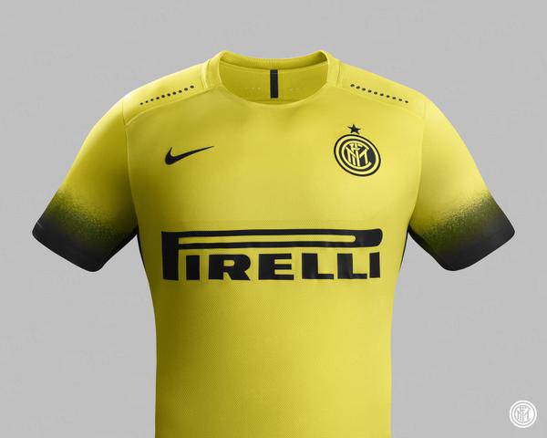 FOTO Inter e Nike presentano la terza maglia sarà gialla
