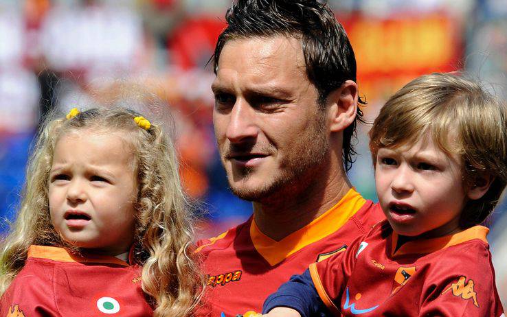 Roma, Cristian Totti all'esordio con i pulcini. Domani il