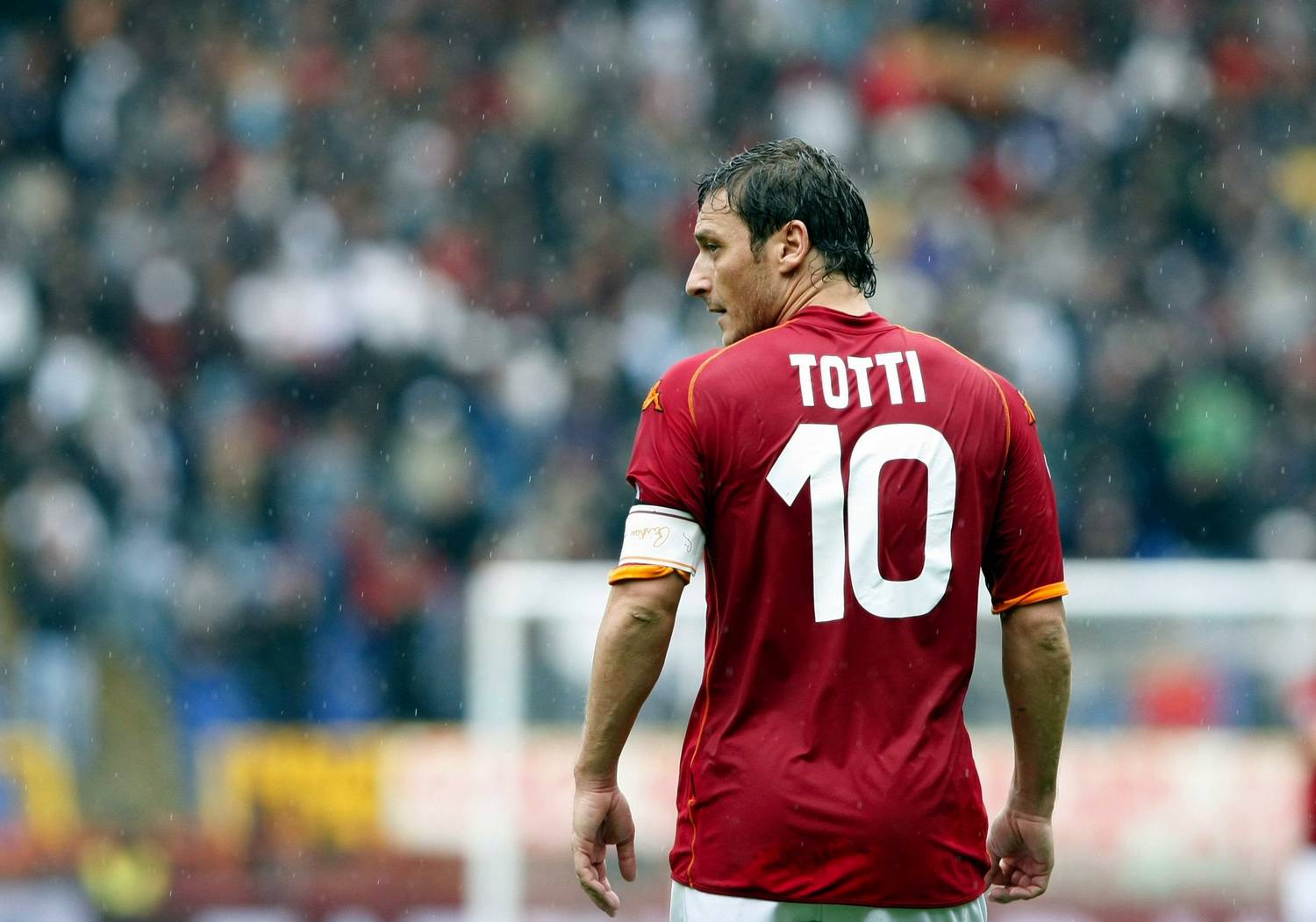 L'EDITORIALE, Roma: Francesco Totti, l'ultima bandiera ...