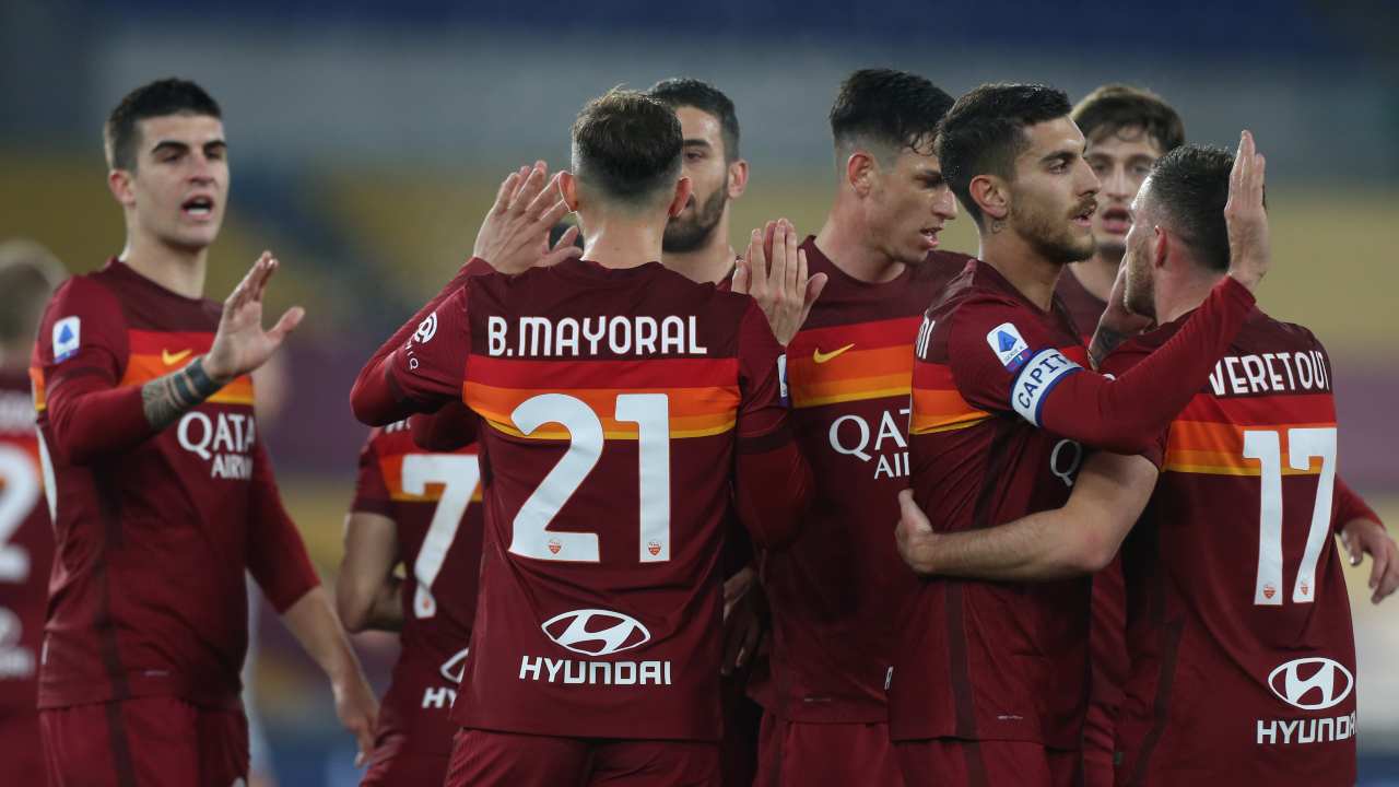 La Roma esulta dopo un gol