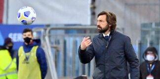 Pirlo lancia un pallone