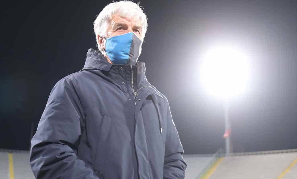 Gasperini in campo con la mascherina