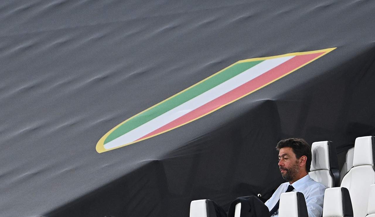 Andrea Agnelli segue una partita della Juventus dalla tribuna