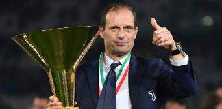 Allegri con la coppa dello scudetto