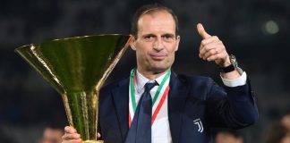 Allegri con il trofeo della Serie A