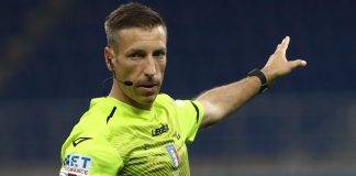 L'arbitro Massa dà indicazioni