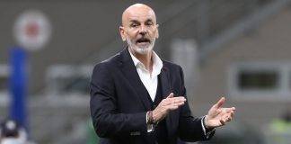 Stefano Pioli applaude