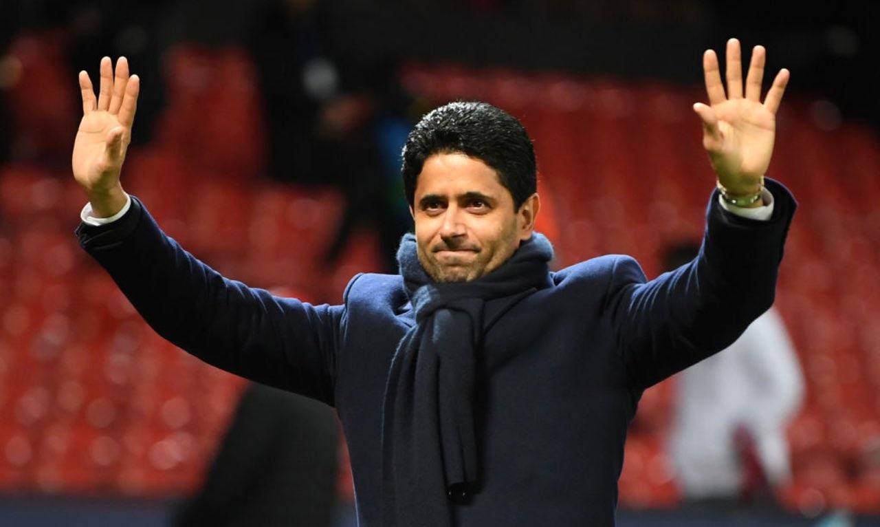 Nasser Al-Khelaifi saluta il pubblico