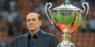 Berlusconi con il Trofeo