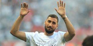 Donnarumma saluta i tifosi del Psg