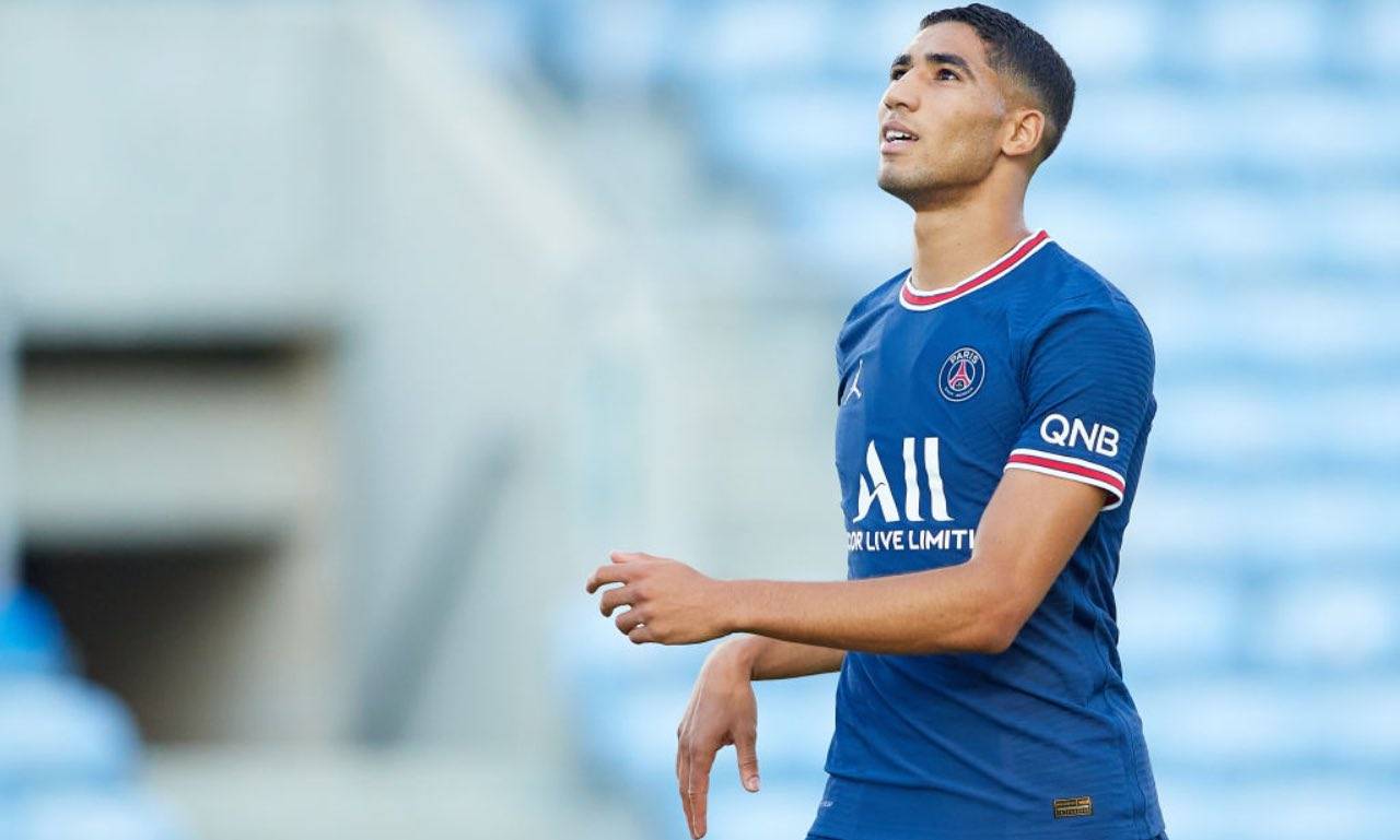 Hakimi in campo in Siviglia-PSG