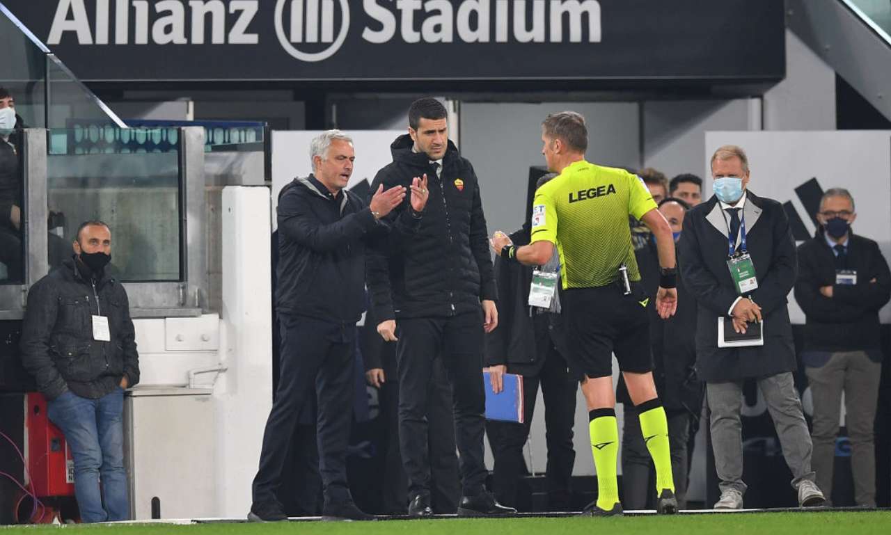 Orsato discute con Mourinho