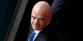 Infantino della Uefa osserva