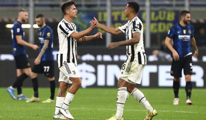 Dybala et Danilo applaudissent