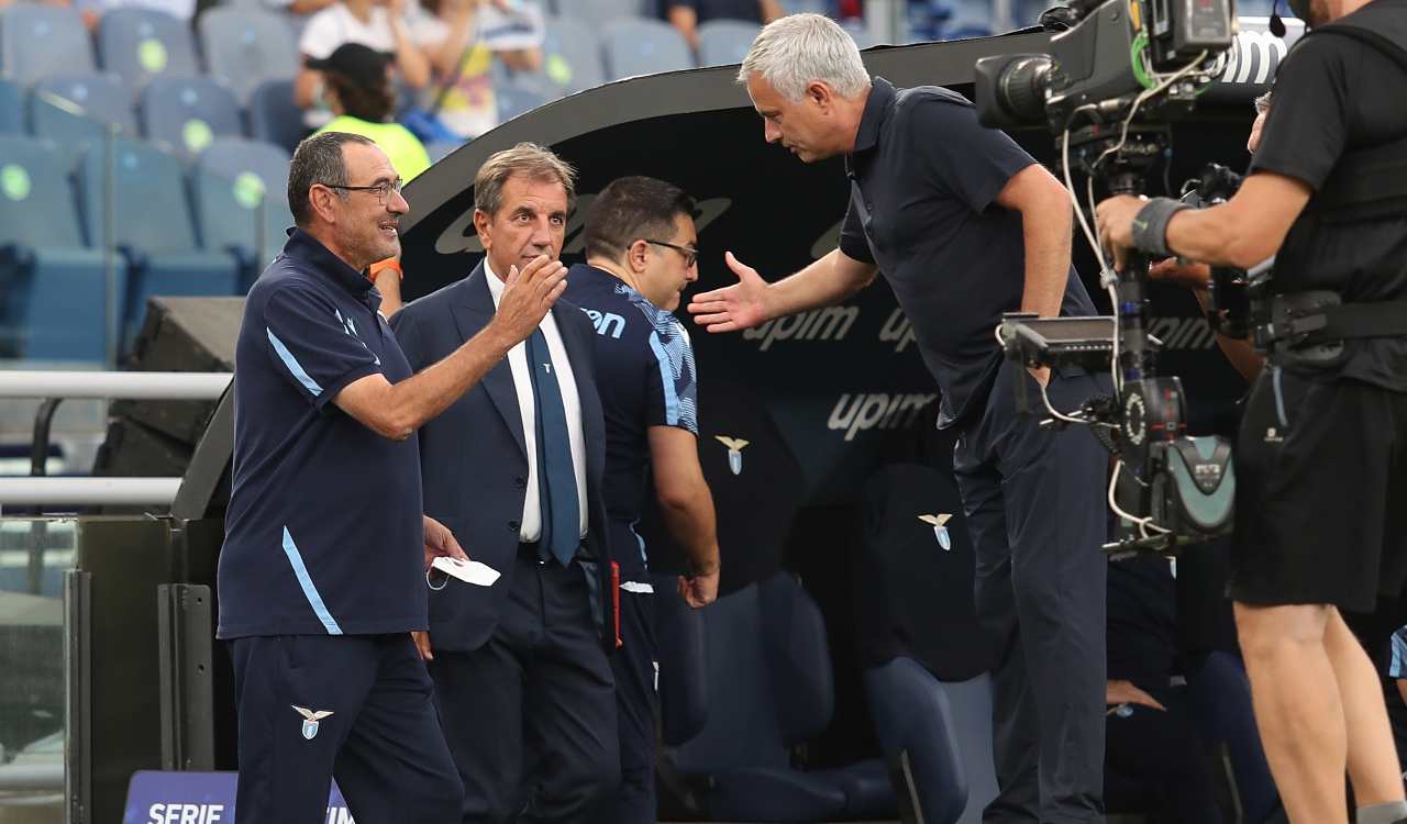 Sarri e Mourinho si danno la mano