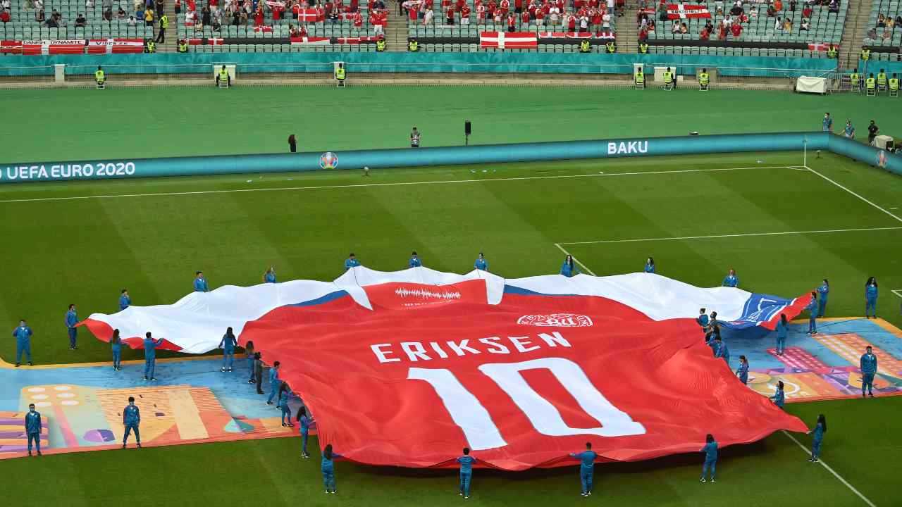 Una maglia realizzata per esprimere vicinanza ad Eriksen durante l'Europeo