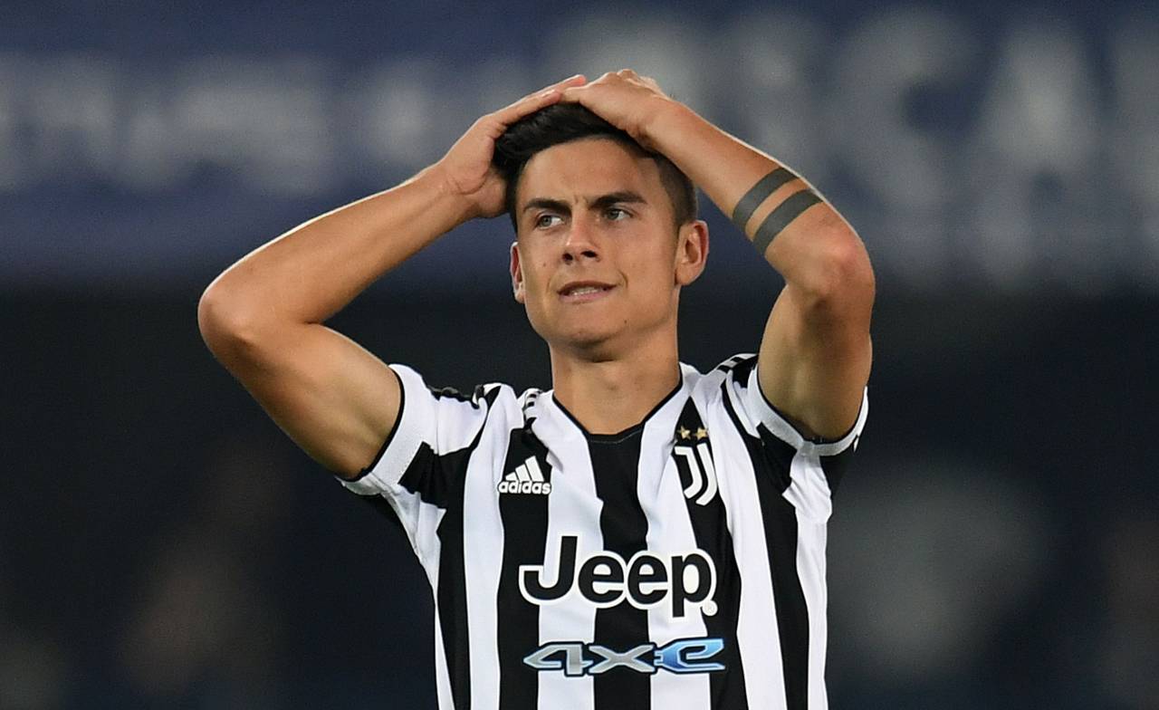 Dybala con le mani in testa