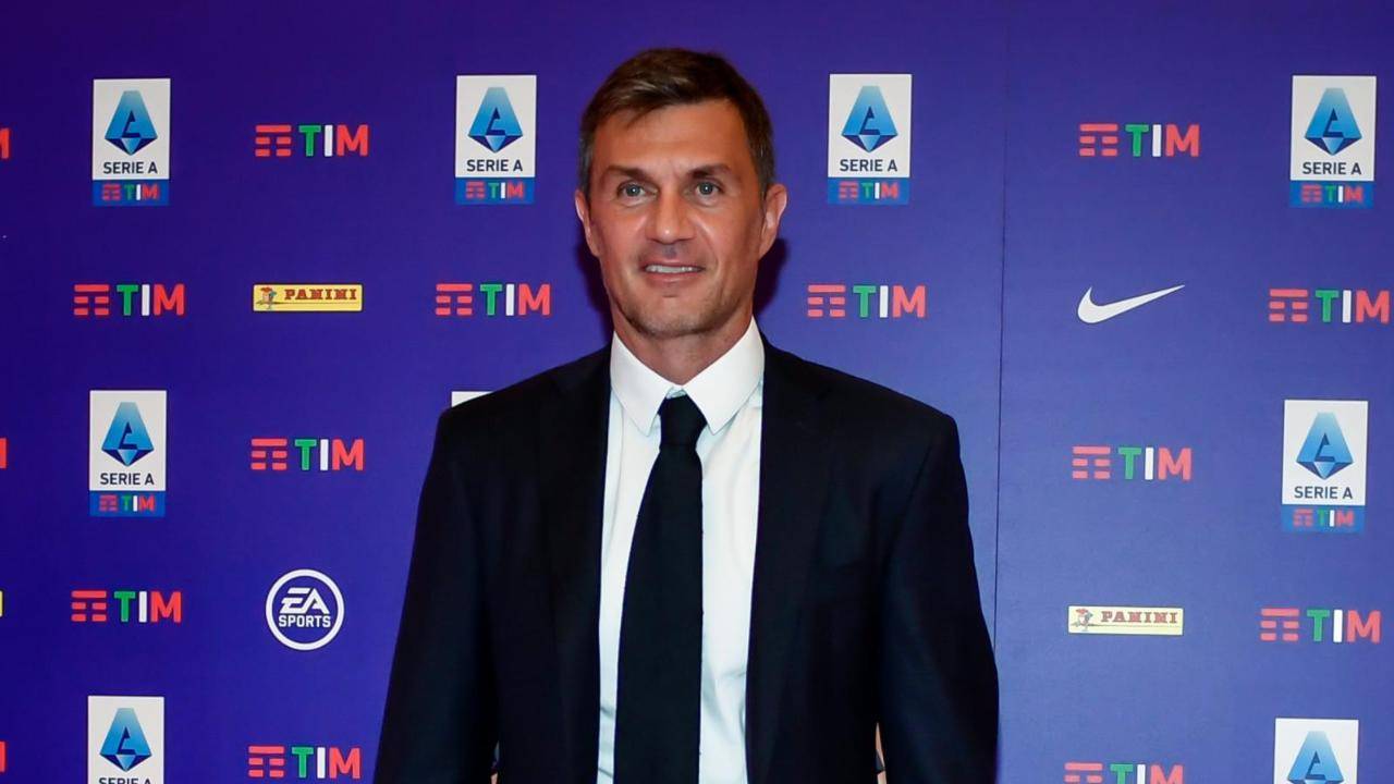 Milan, Maldini sorride si fotografi