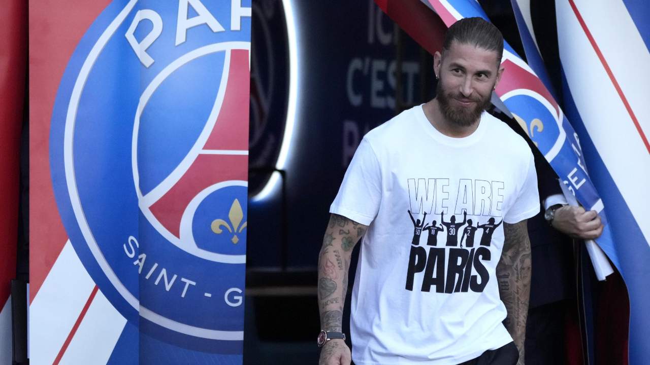 Ramos esce dal tunnel sorridendo PSG