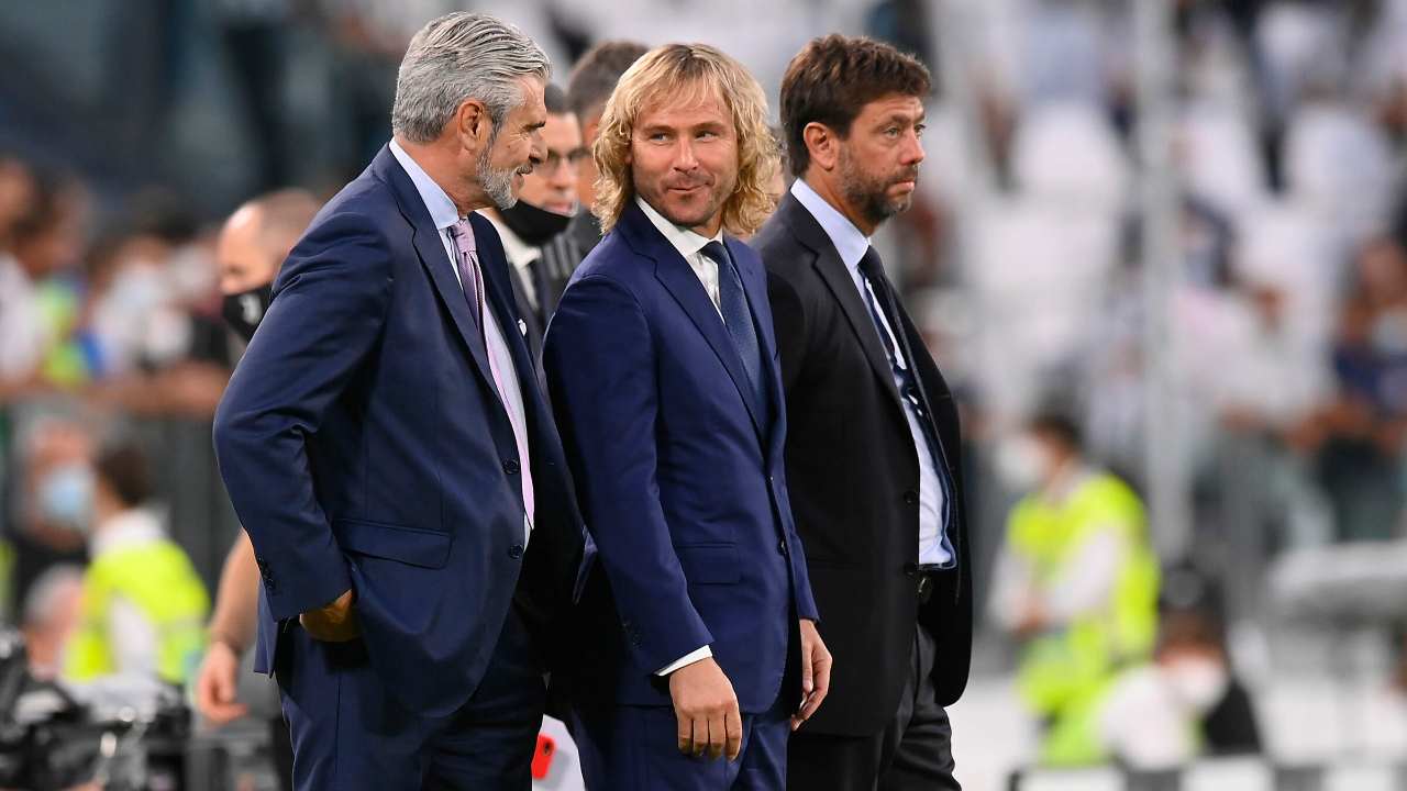 Nedved, Agnelli e Arrivabene parlano a bordo campo