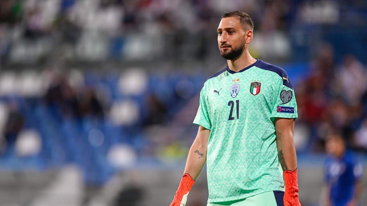 Donnarumma guarda davanti Italia