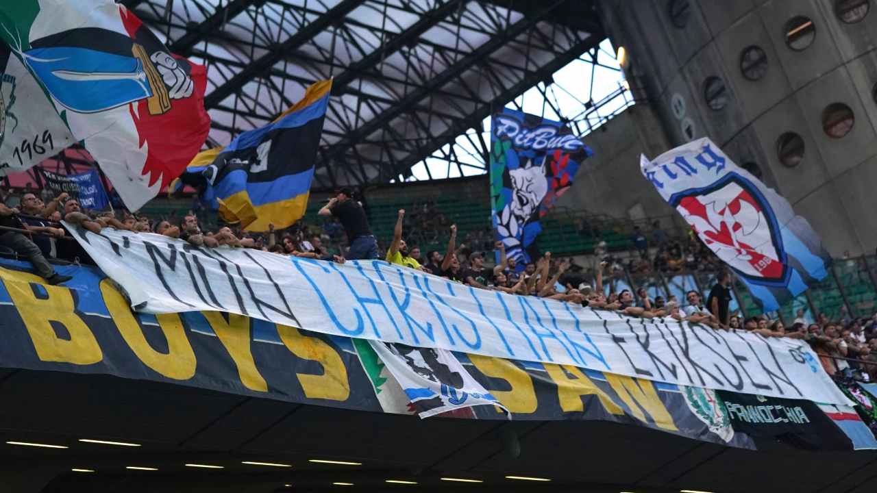 Curva Nord inter striscione per Eriksen