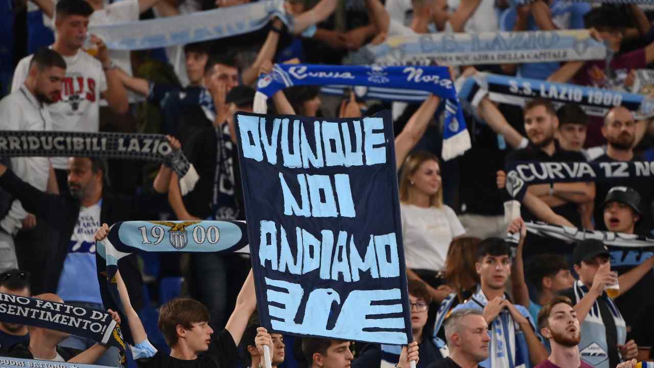 Tifosi Lazio bandiere