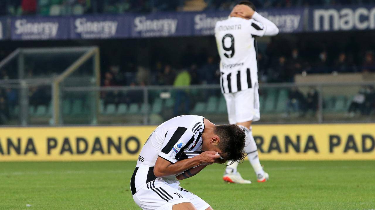 Dybala a terra e Morata sullo sfondo