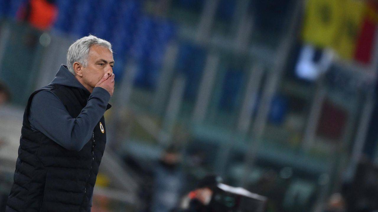 Mourinho disperato Roma Conference