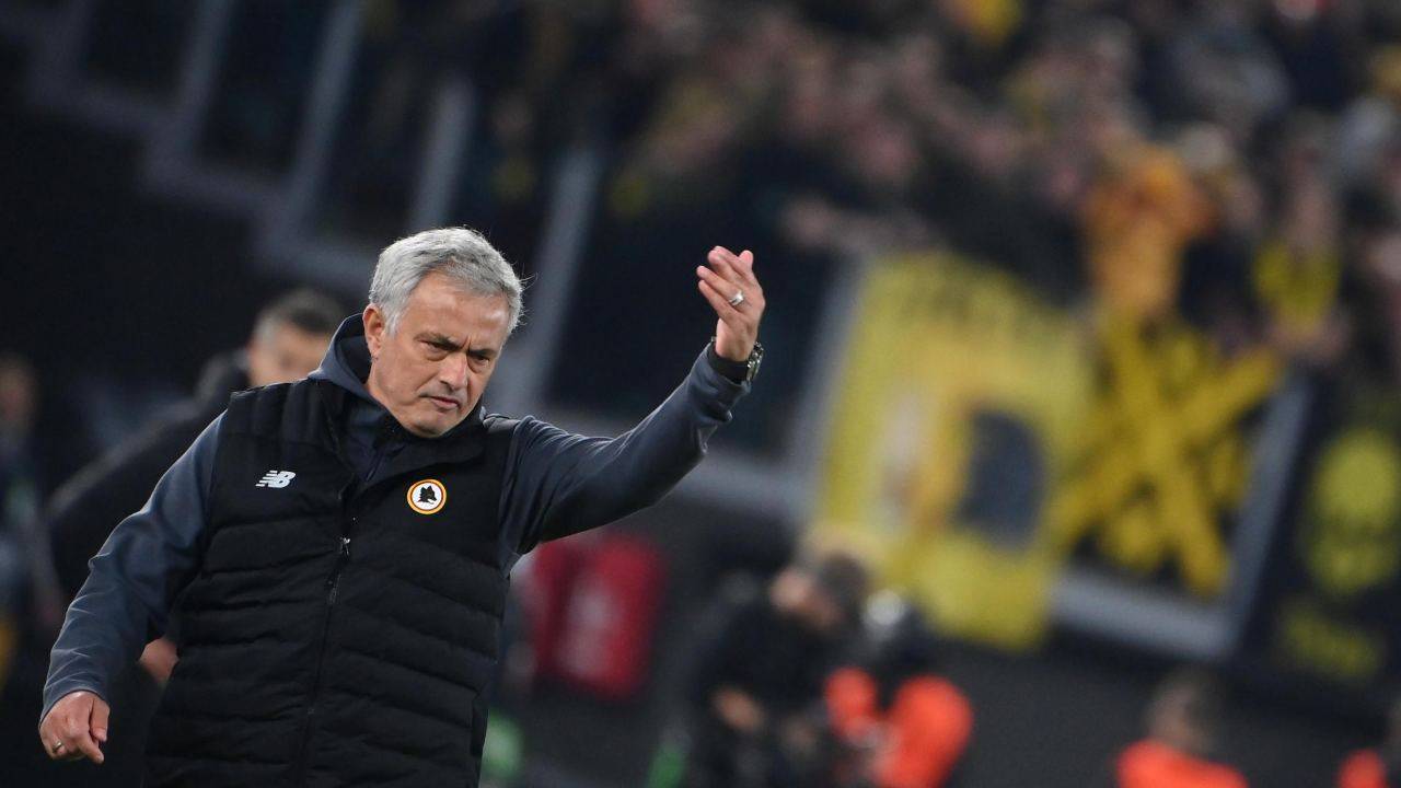 Mourinho chiama giocatori Roma