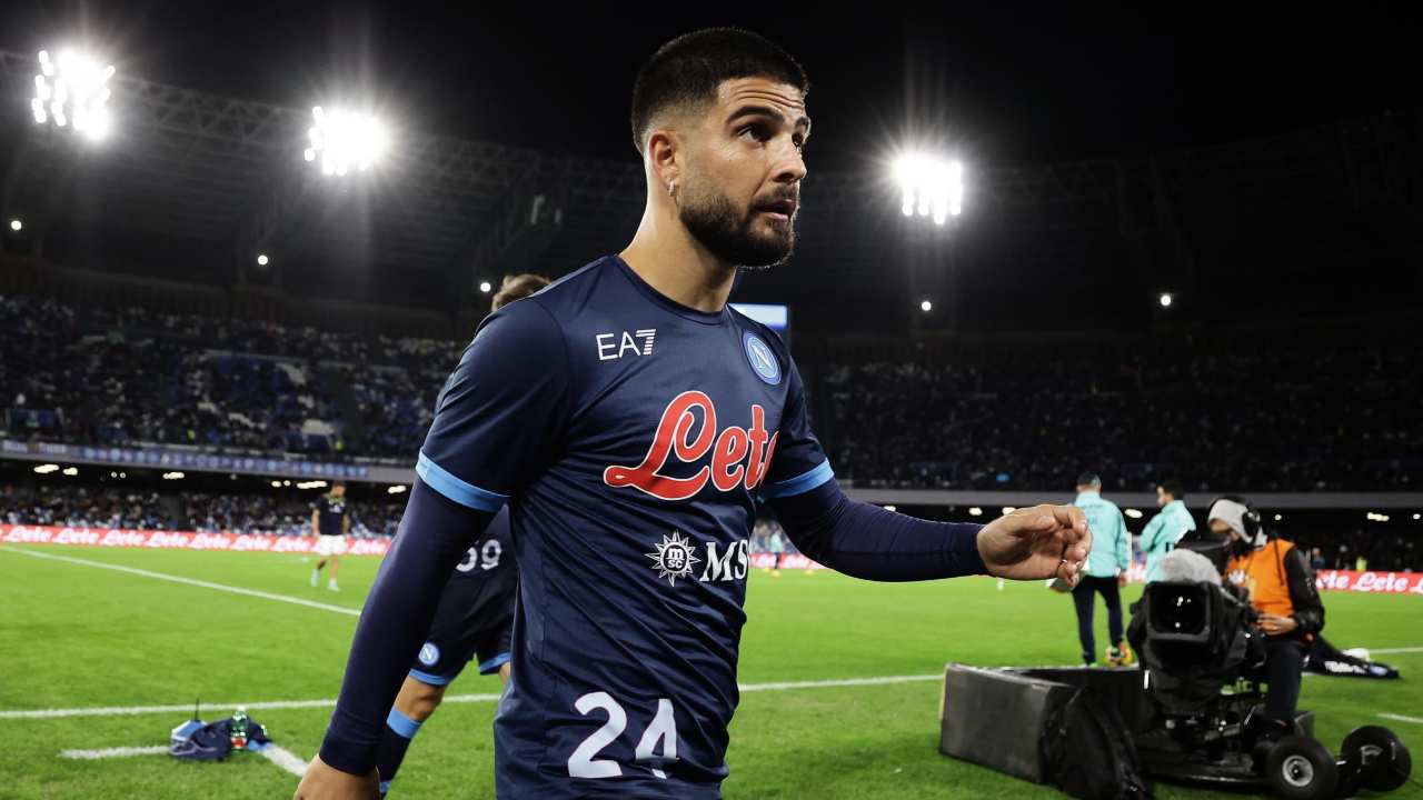 Insigne cammina uscendo dal campo Napoli