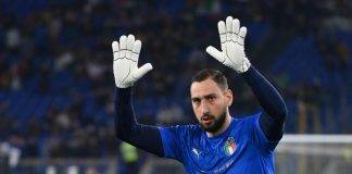 Donnarumma alza le mani