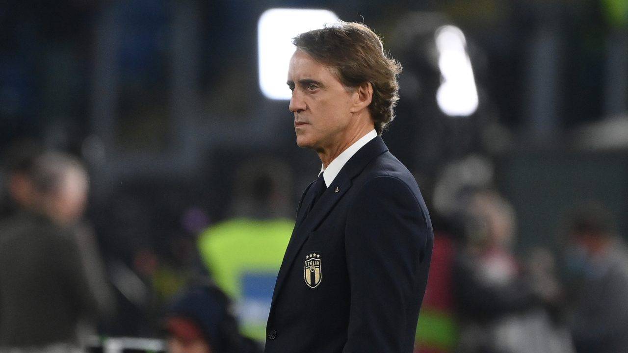 Mancini guarda verso il campo Italia