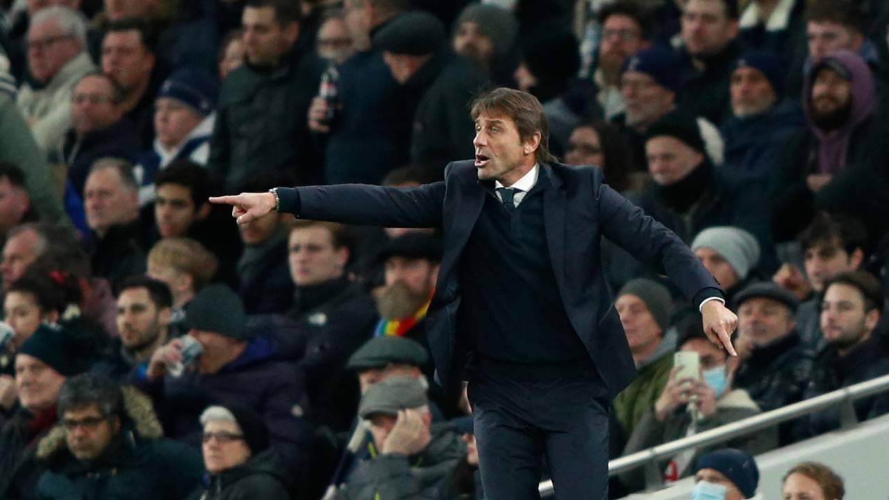 Conte indica la posizione in campo