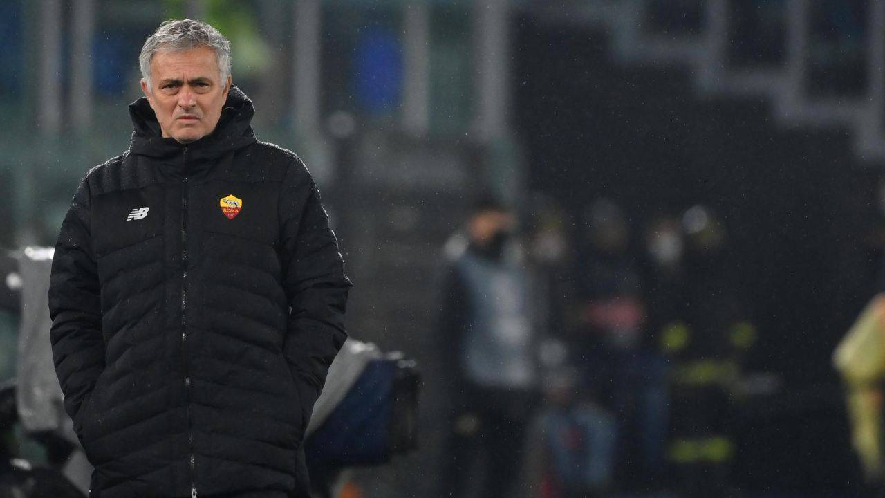 Mourinho che fa i conti con la positività al Covid di Asafa-Gyan