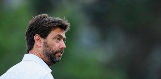 Juventus, Agnelli guarda di lato