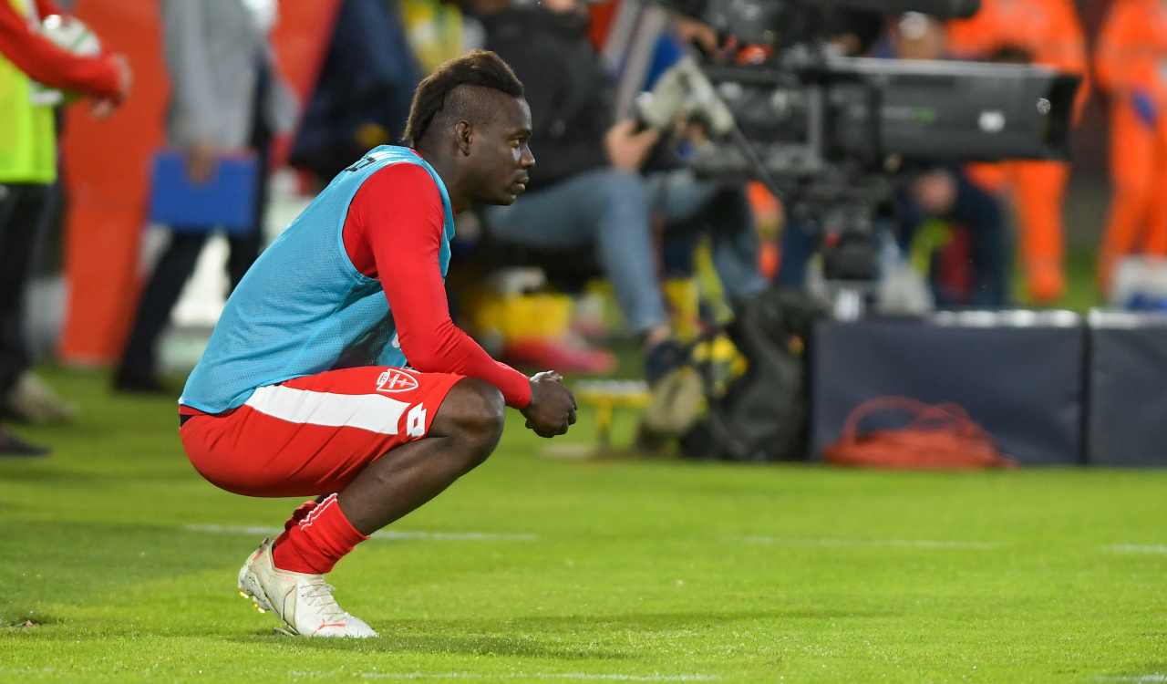 Balotelli accovacciato