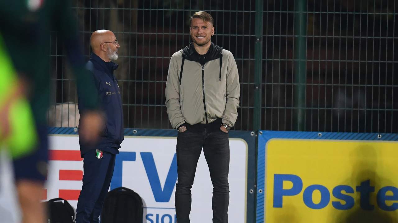 Immobile sorridente segue l'allenamento della Nazionale