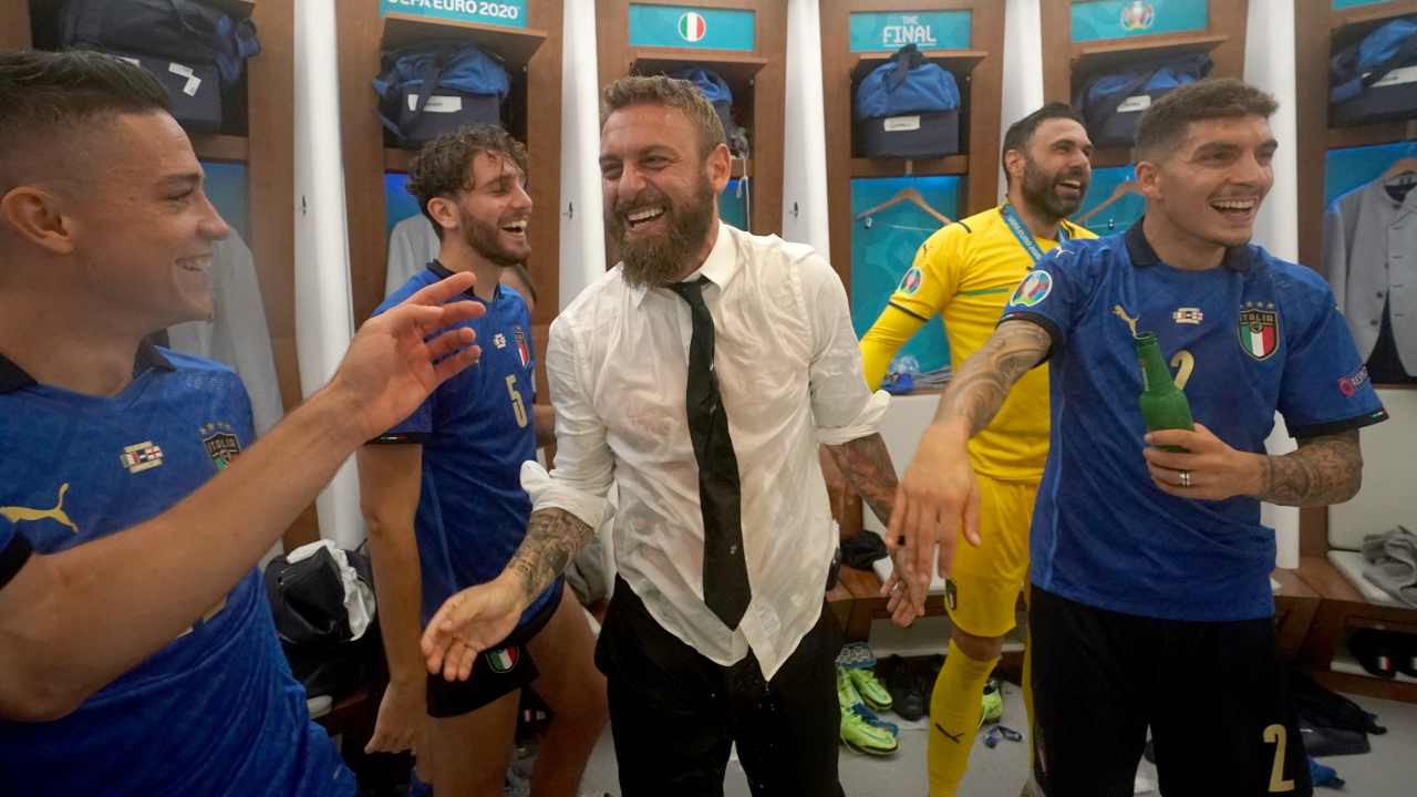 De Rossi felice dopo la vittoria dell'Europeo da parte dell'Italia