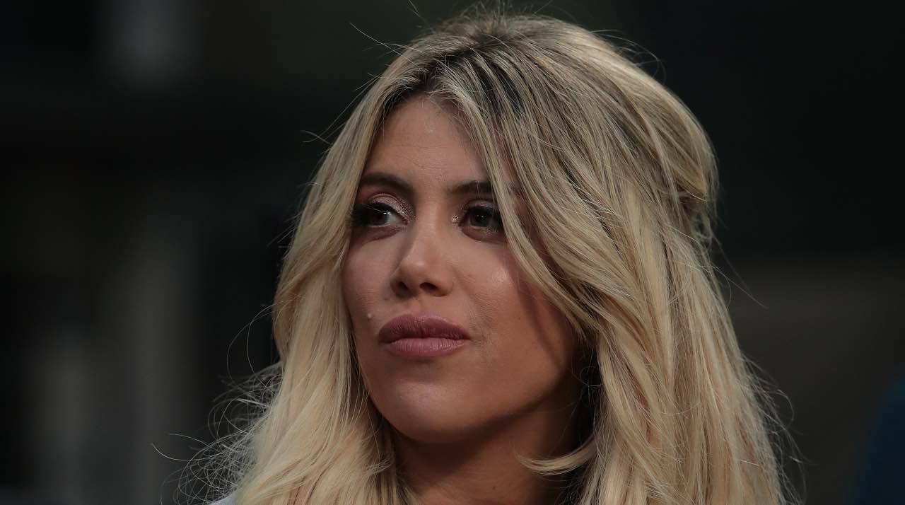 Wanda Nara sorride