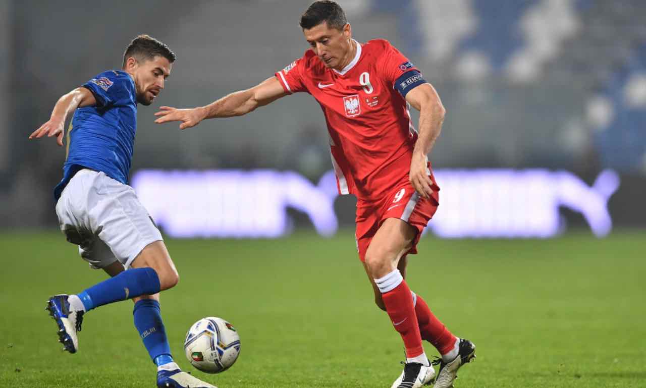 Lewandowski contro Jorginho in Italia-Polonia