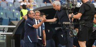 Sarri della Lazio e Mourinho della Roma si salutano