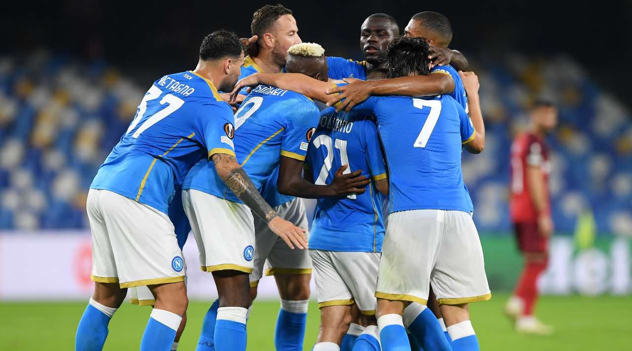 Osimhen festeggia con il Napoli