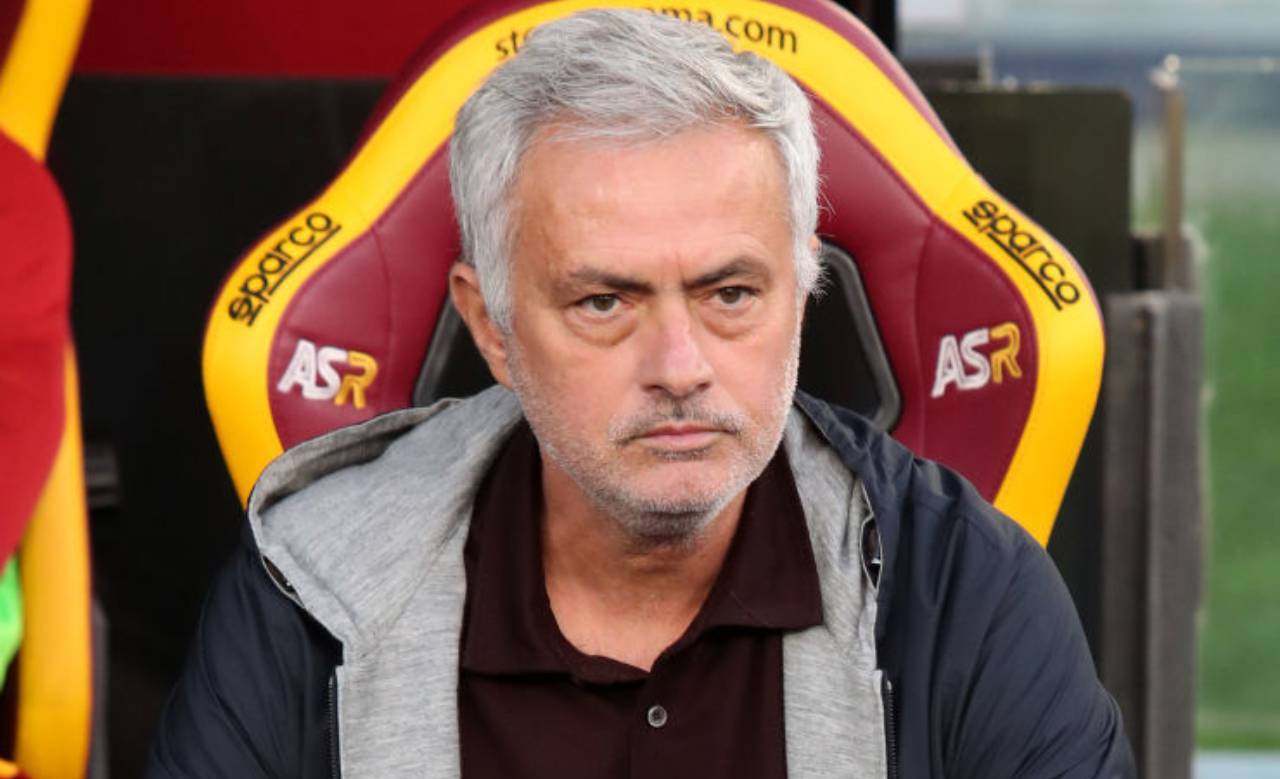 Mourinho pensieroso