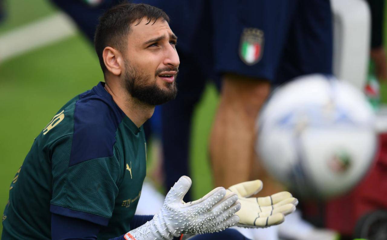 Donnarumma pensieroso