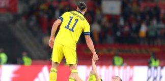 Ibrahimovic consola un compagno