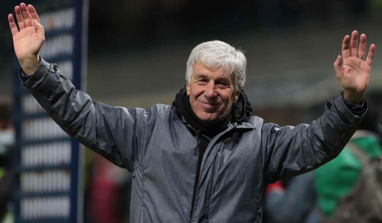 Gasperini saluta i tifosi dell'Atalanta