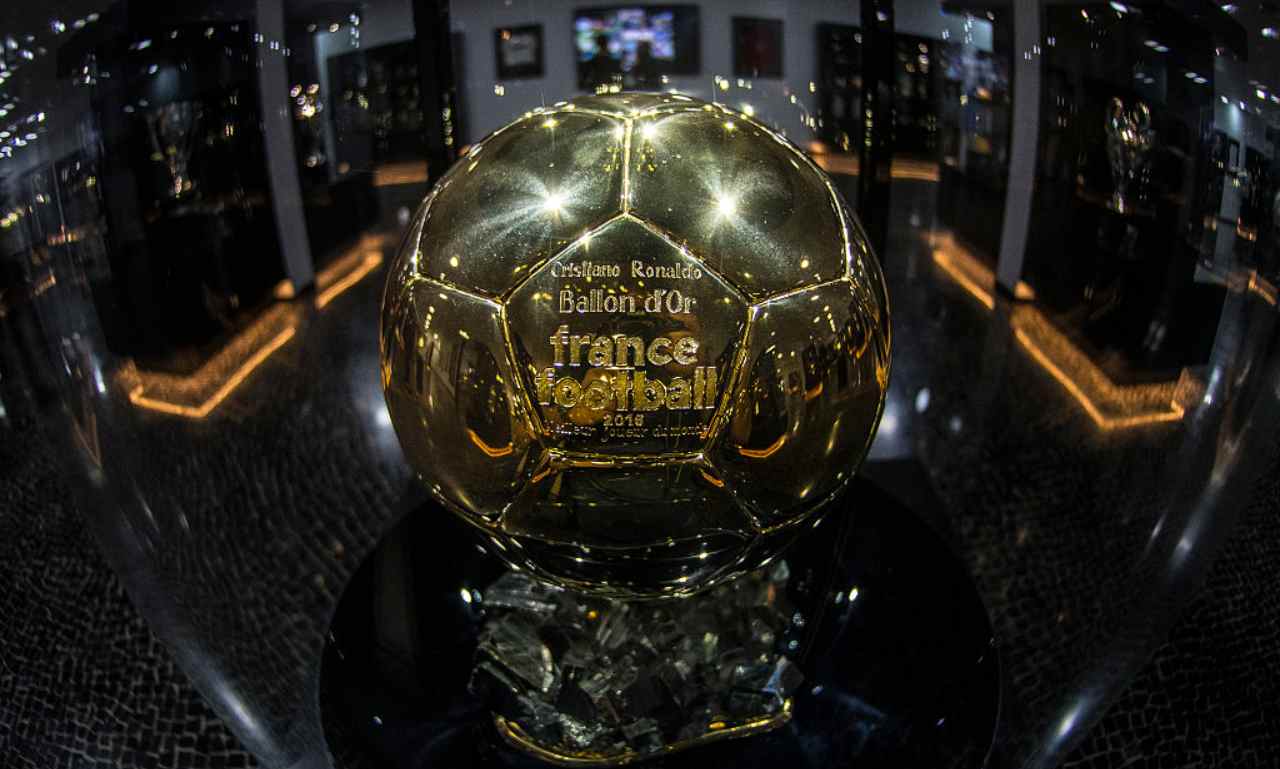 Pallone d'Oro in posa