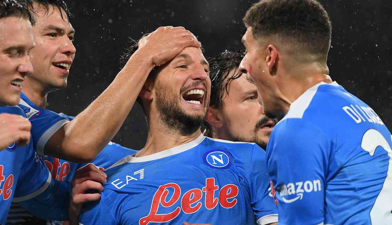 Mertens esulta dopo il gol alla Lazio