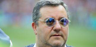 Mino Raiola guarda la partita